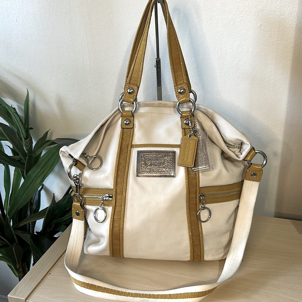 Y2K Poppy Collection Coach White Leather and Gold Tote Bag - Picture 4 of 11